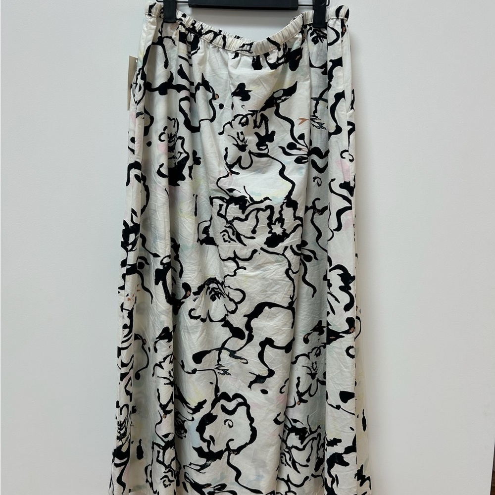 NWT Target Floral Black and White with pops of color Women's Skirt